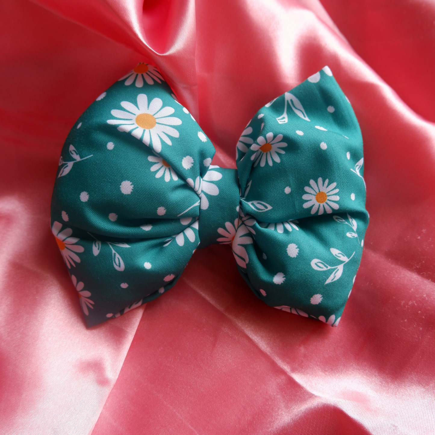 Pixie Woofs Green Daisy Bow for Pets/Paw-Babies